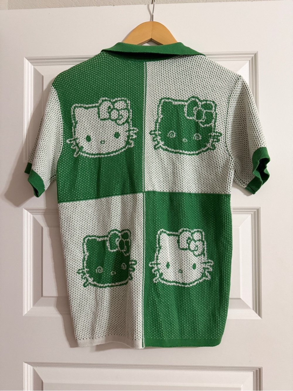 Hello Kitty White & Green Short Sleeve Button Knit Shirt
